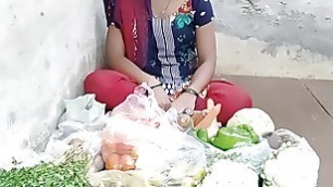 Desi girl scolded a vegetable buyer selling vegetables