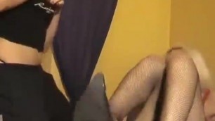 Shemale Akcja gets Dildo and fisted by blonde Chick