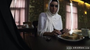 Muslim Cuckold And Arab New Couple Hungry Woman Gets Food And Fuck