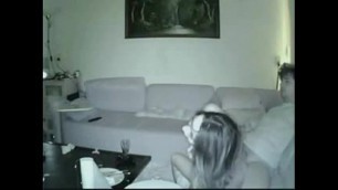 Couple like to do it on couch - Camgirls99&period;com